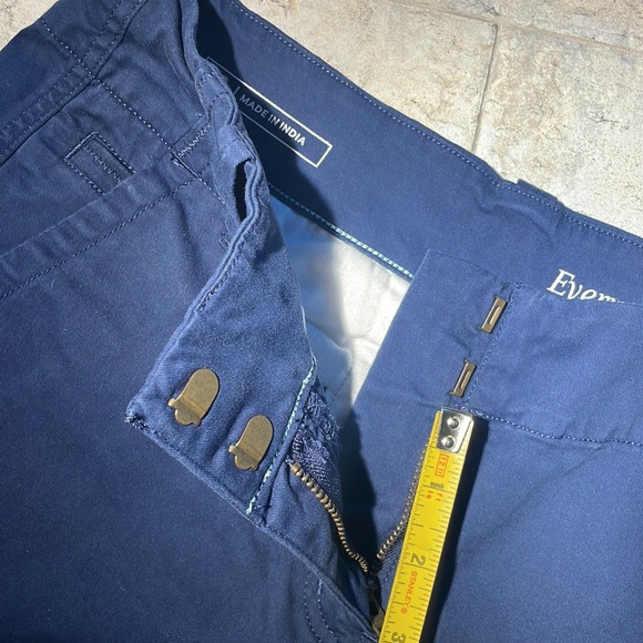 Vineyard Vines navy zip front shorts. 3” inseam, cotton / elastane. Size 0 - Picture 8 of 12